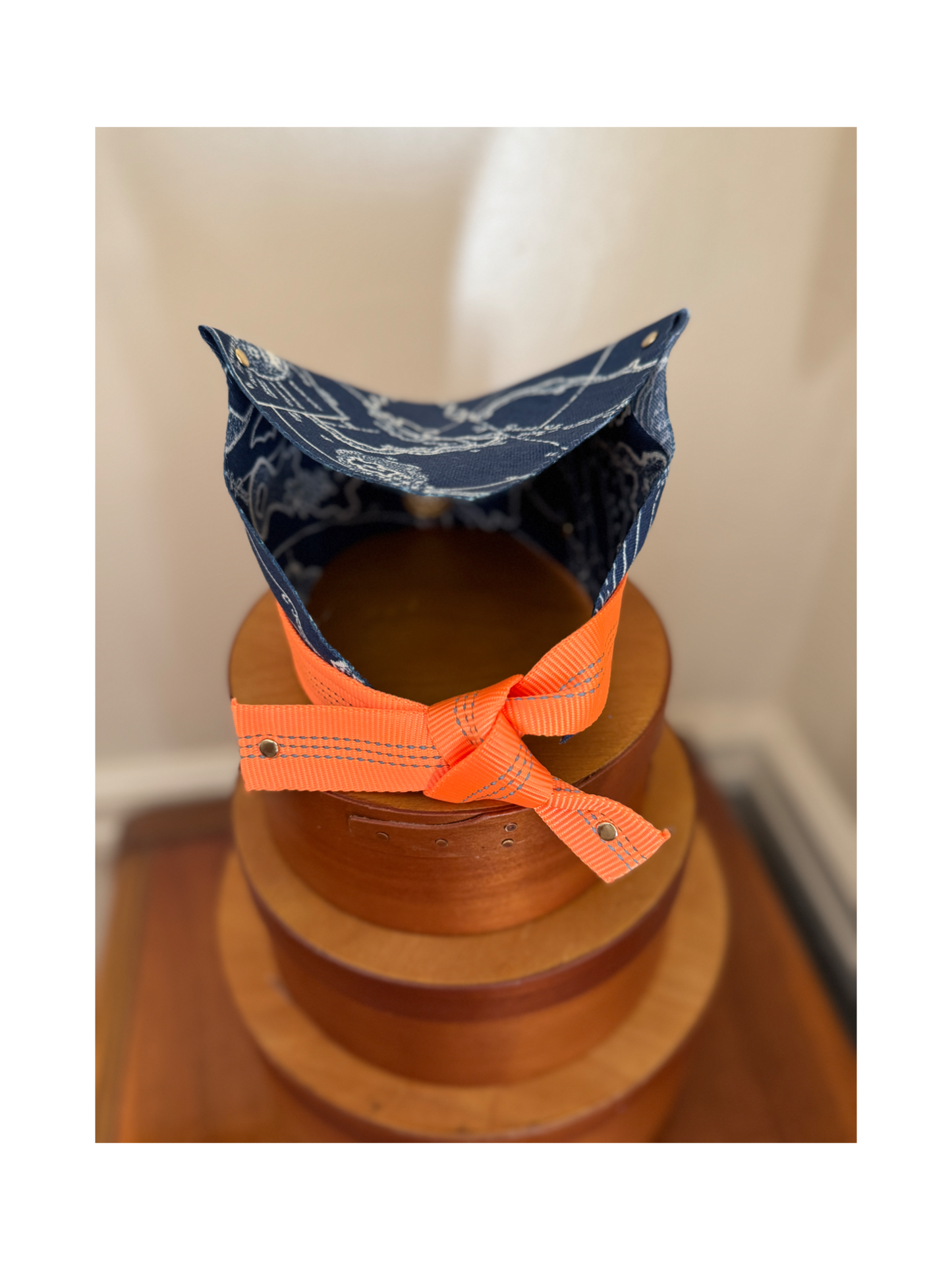 The Skipper Scarf in South Seas (Bambino)